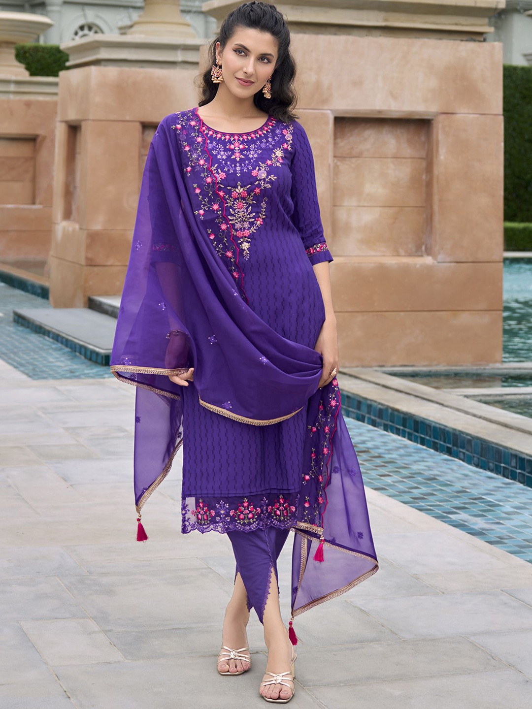 

MOJILAA Floral Embroidered Beads and Stones Straight Kurta With Trousers & Dupatta, Purple