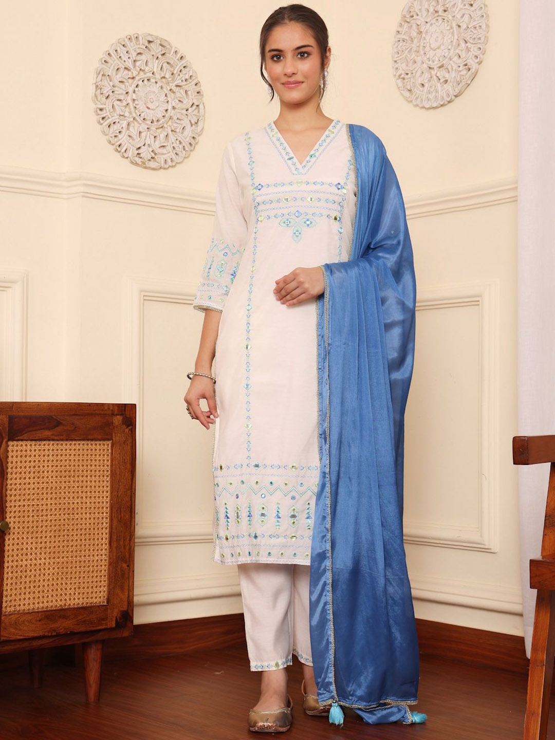 

SAVI Floral Embroidered Chanderi Cotton Kurta With Trouser & Dupatta, Off white