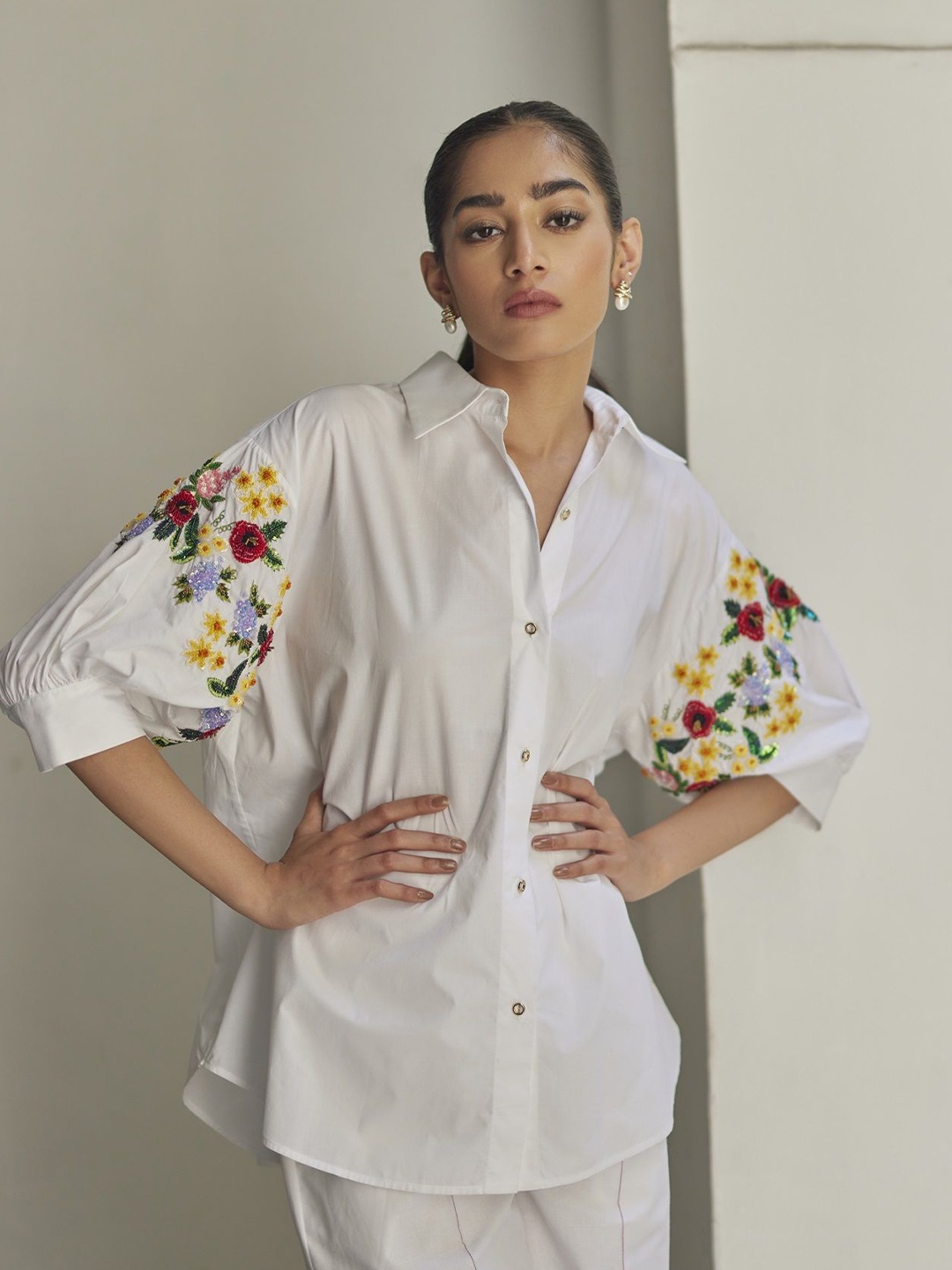 

BETRUE Women Spread Collar Floral Printed Cotton Relaxed Fit Casual Shirt, White