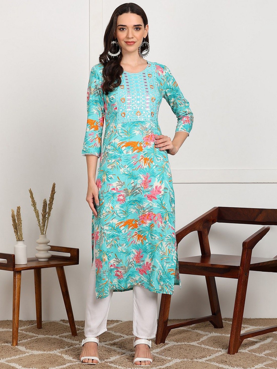 

PURVIJA KURTIES Floral Embroidered A-Line Kurta, Turquoise blue