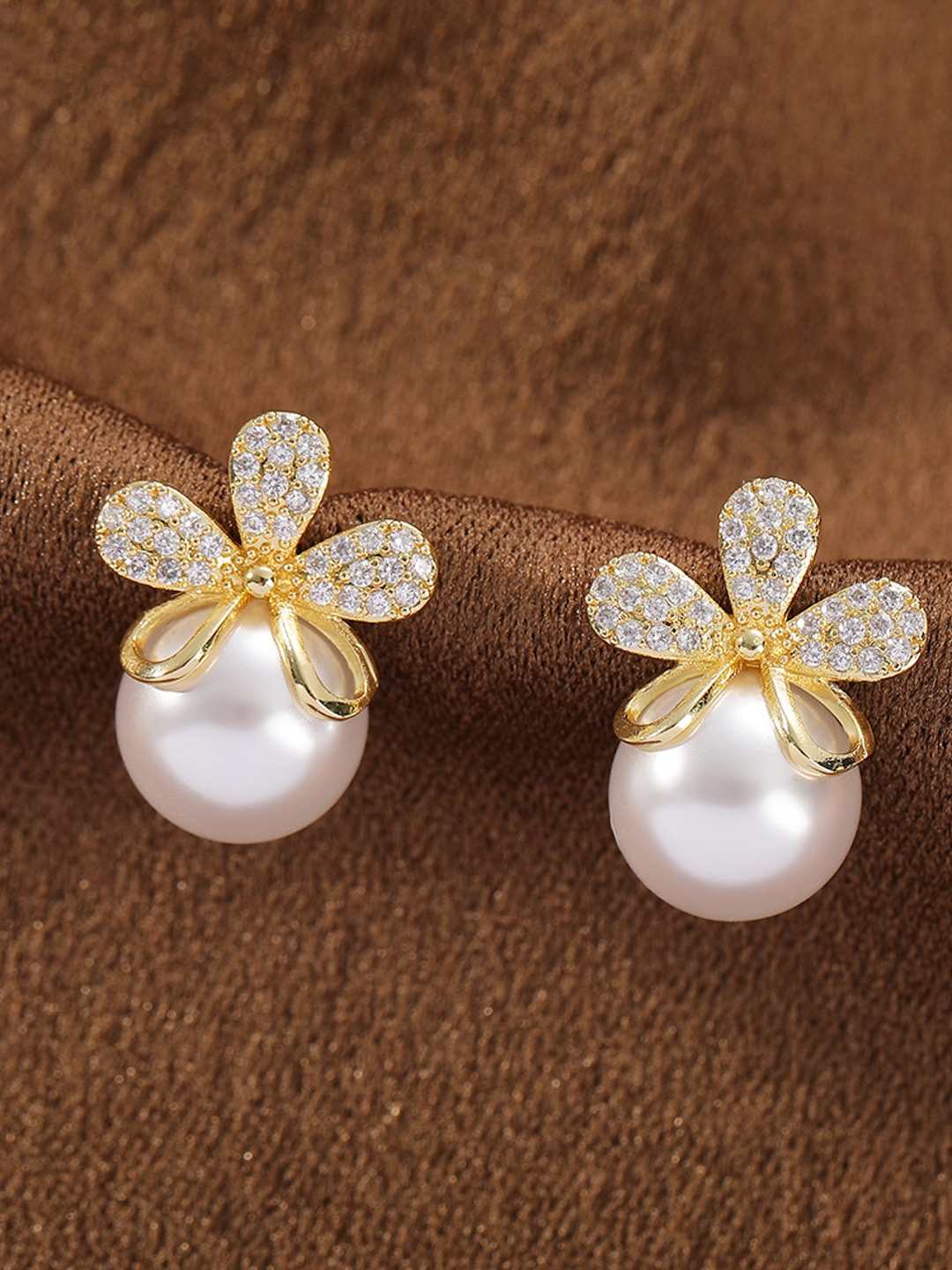 

FIMBUL Gold Plated Rhinestone & Pearl Floral Studs