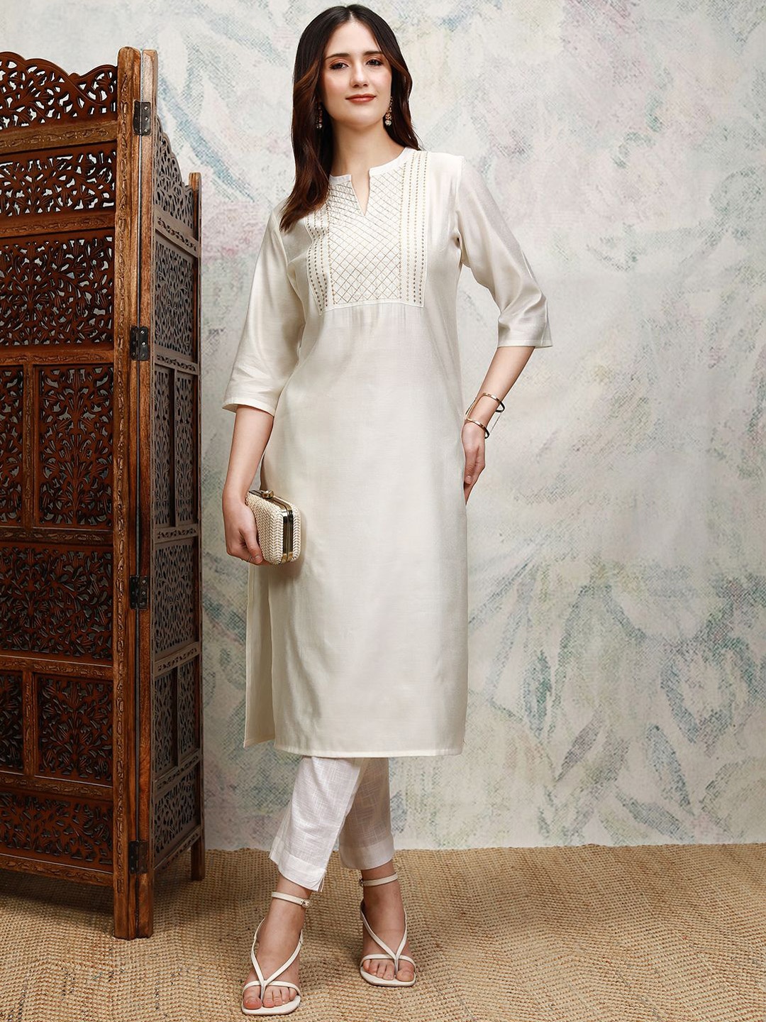 

Vishudh Thread Work Mandarin Collar Straight Kurta, Off white