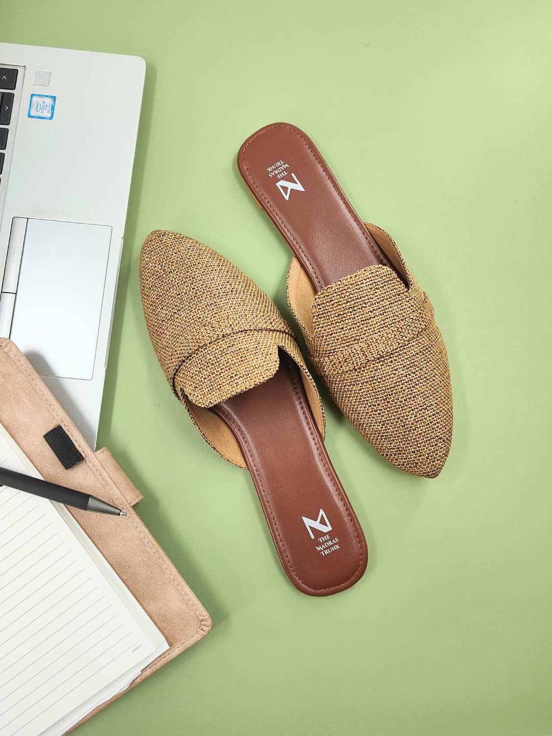 

THE MADRAS TRUNK Women Woven Design Mules Flats, Brown