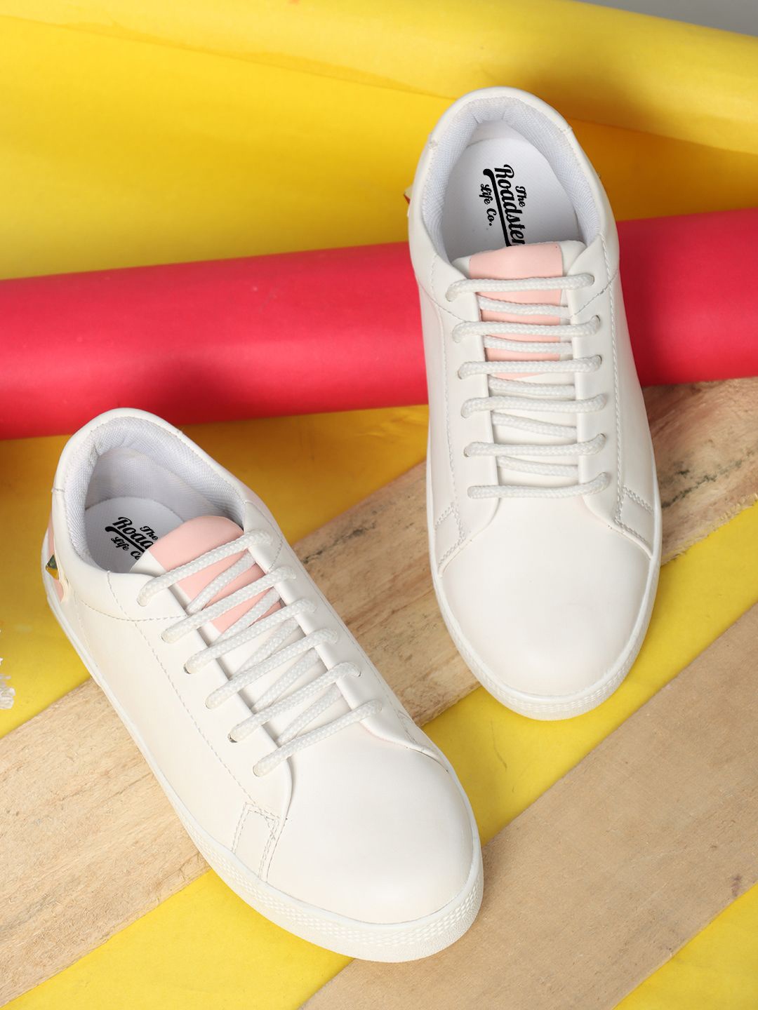 

The Roadster Lifestyle Co Women Sneakers, White