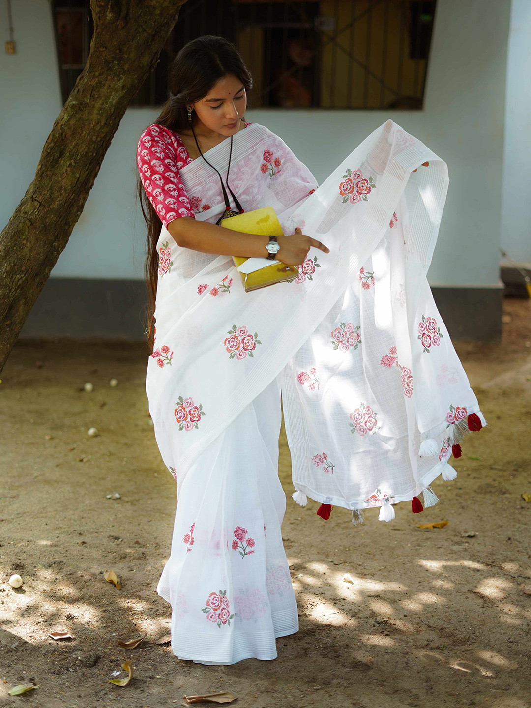 

STAVA CREATION Floral Printed Embroidered Pure Linen Saree, White