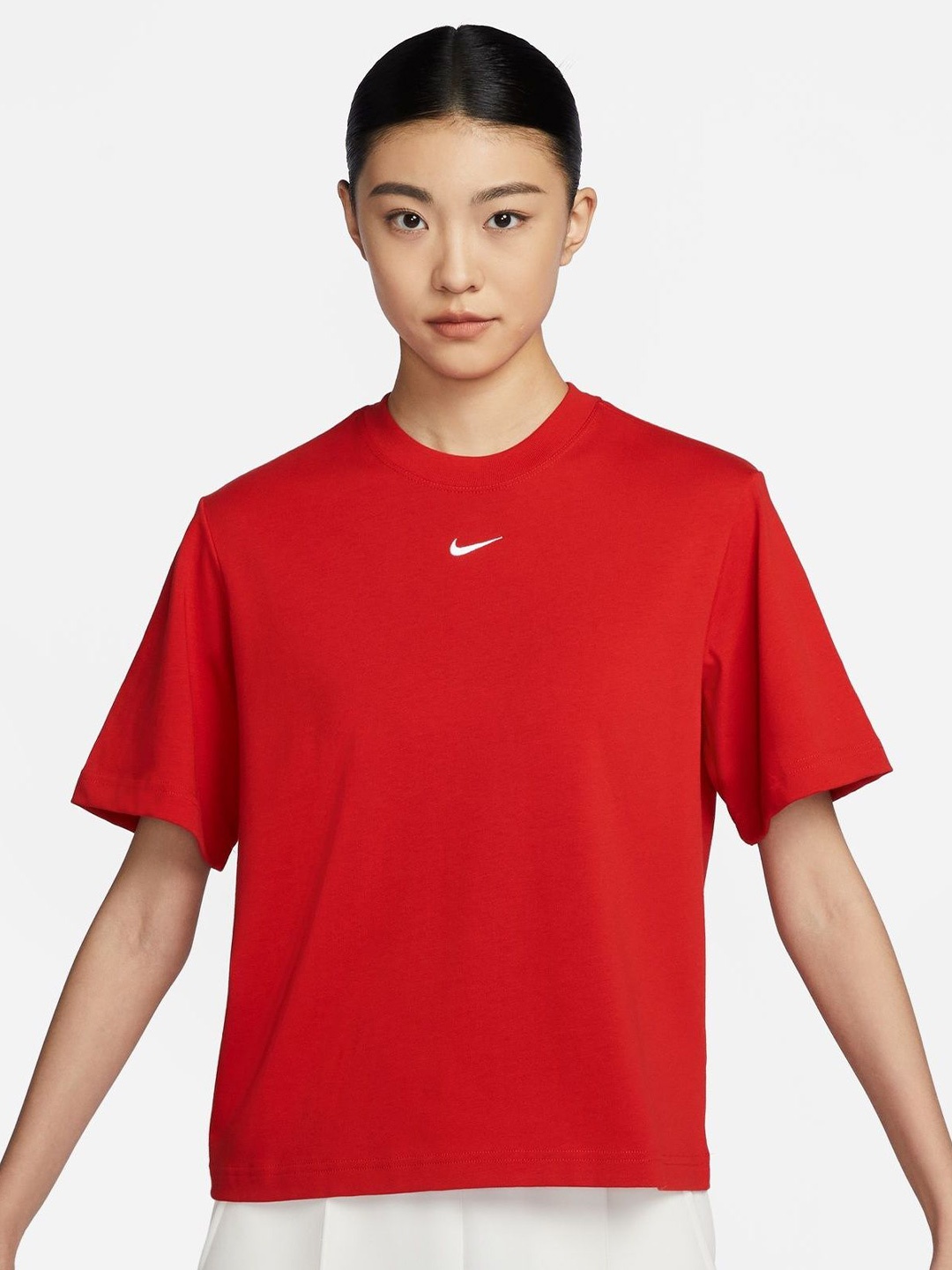 

Nike Sportswear Essential Women Boxy T-Shirt, Red