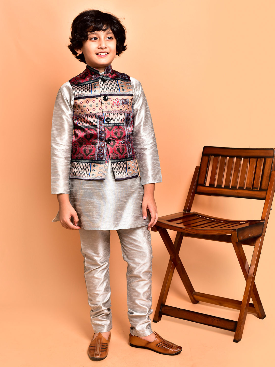 

PRINTCULTR Boys Mandarin Collar Straight Kurta with Pyjamas, Silver