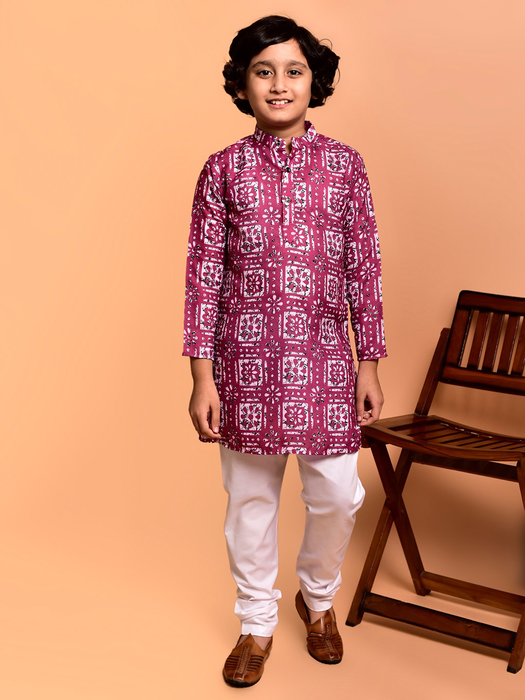 

PRINTCULTR Boys Paisley Printed Straight Kurta with Pyjamas, Magenta