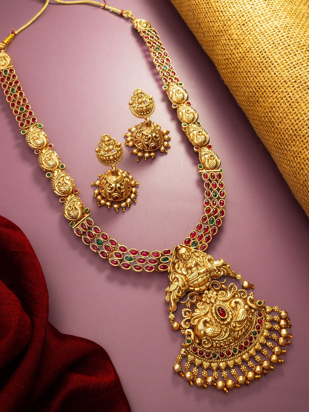 

aadita Gold-Plated Stone Studded & Beaded Jewellery Set