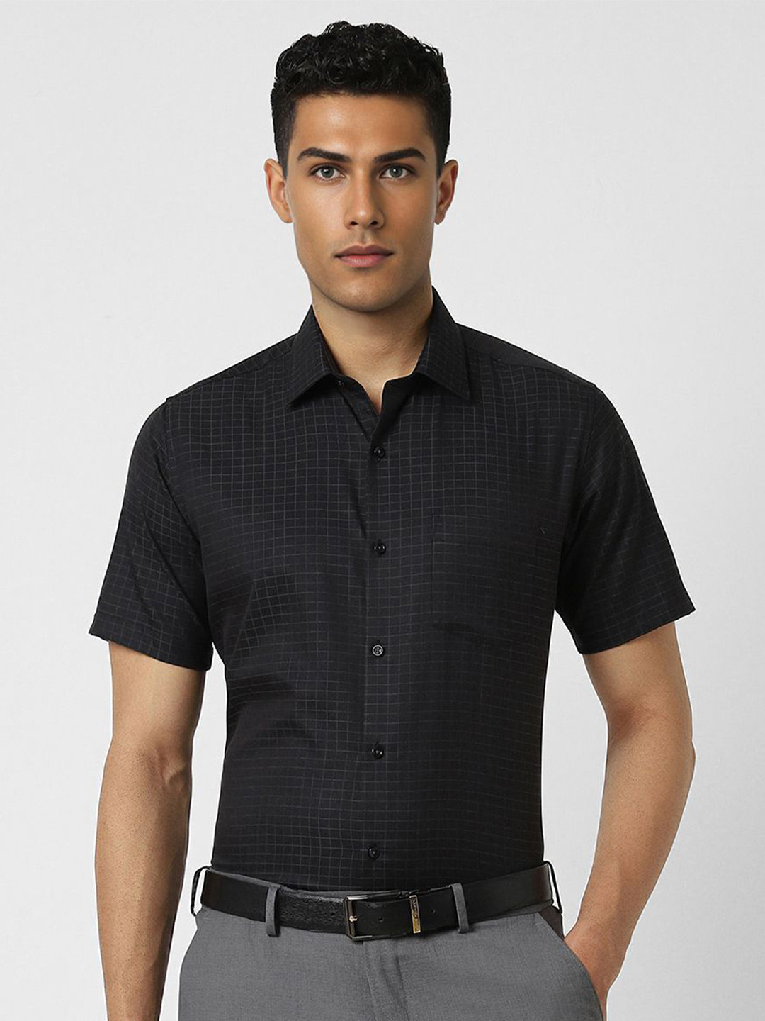 

Van Heusen Men Spread Collar Checked Cotton Formal Shirt, Black