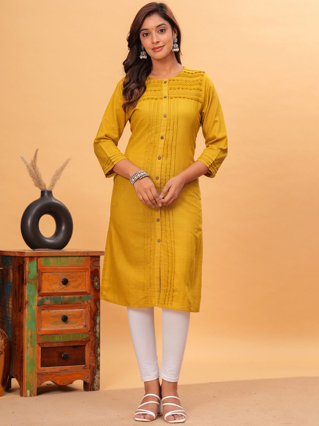 

SARAI CREATIONS Checked Thread Work Straight Kurta, Mustard