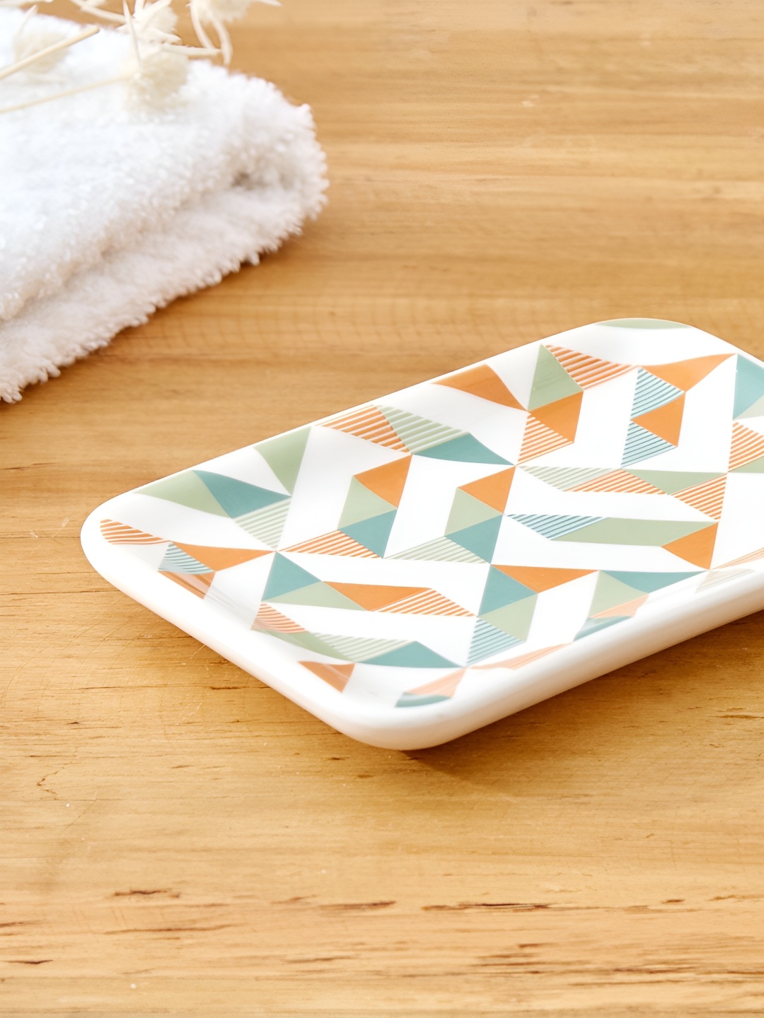 

Home Centre White & Green Geometric Ceramic Soap Dish