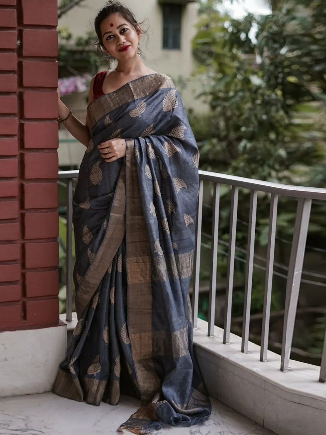 

VASALI Woven Design Zari Designer Traditional Kanjeevaram Saree, Grey