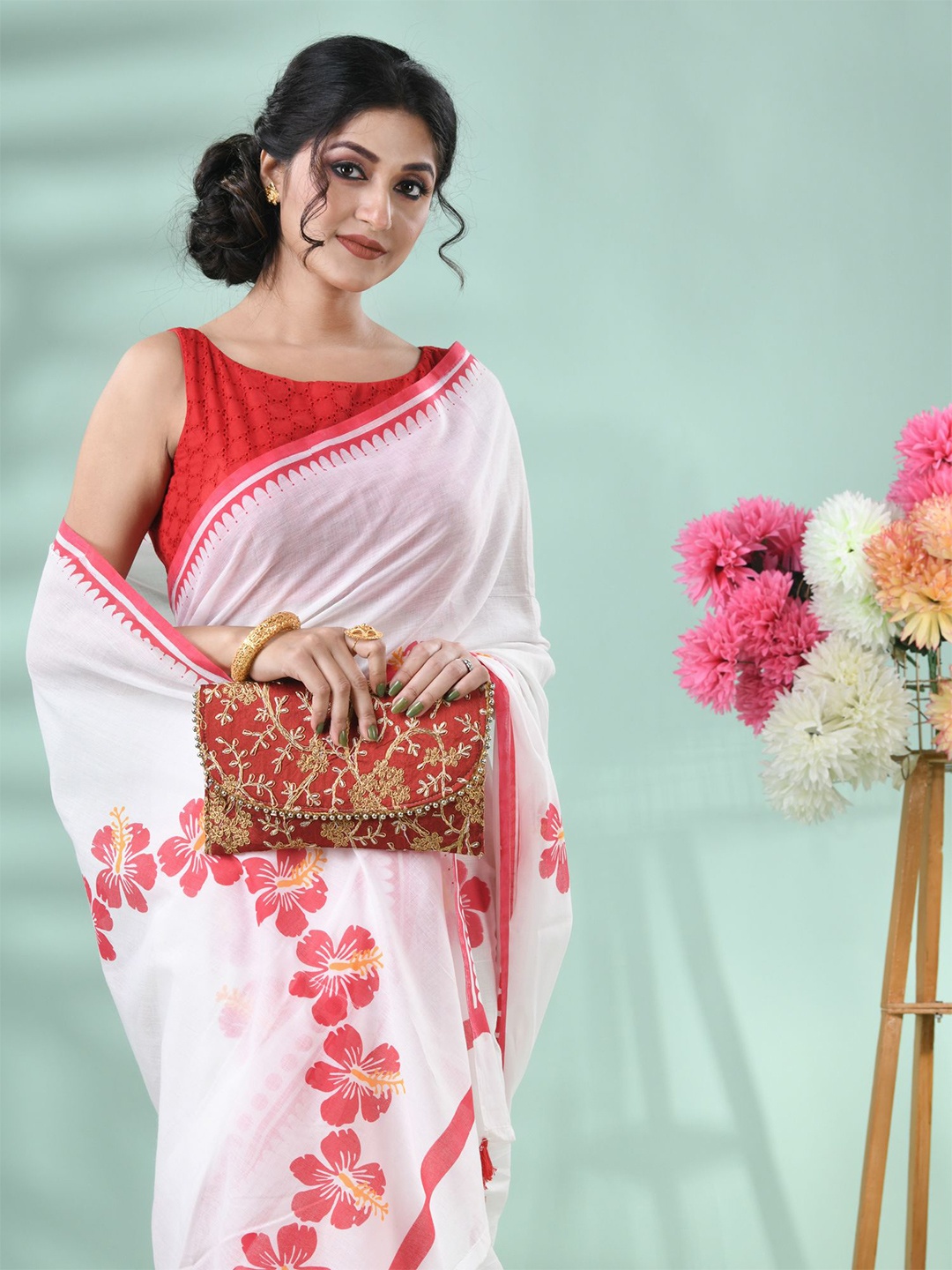 

DESH BIDESH Floral Printed Handloom Saree, Red