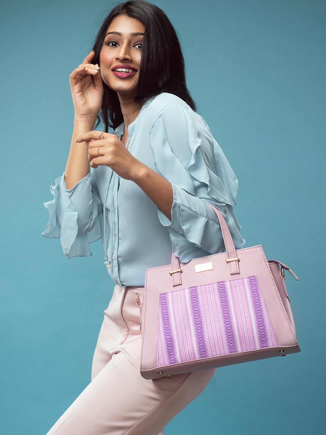 

Strokes by Namrata Mehta Women Textured Handheld Bag, Pink