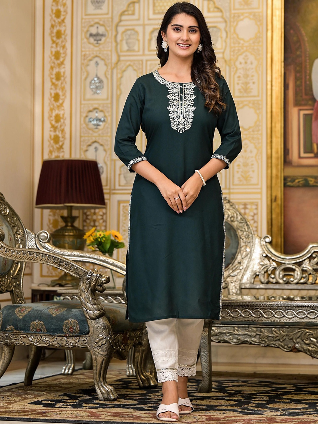 

Juniper Floral Embroidered Regular Liva Straight Kurta, Green