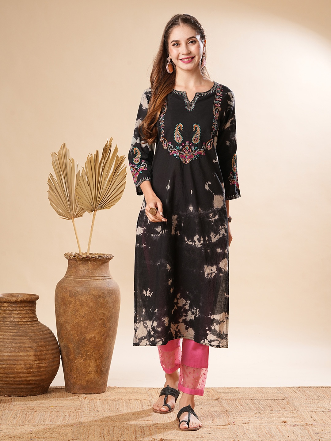 

FASHOR Women Ethnic Motifs Printed Sequinned Kurta, Black