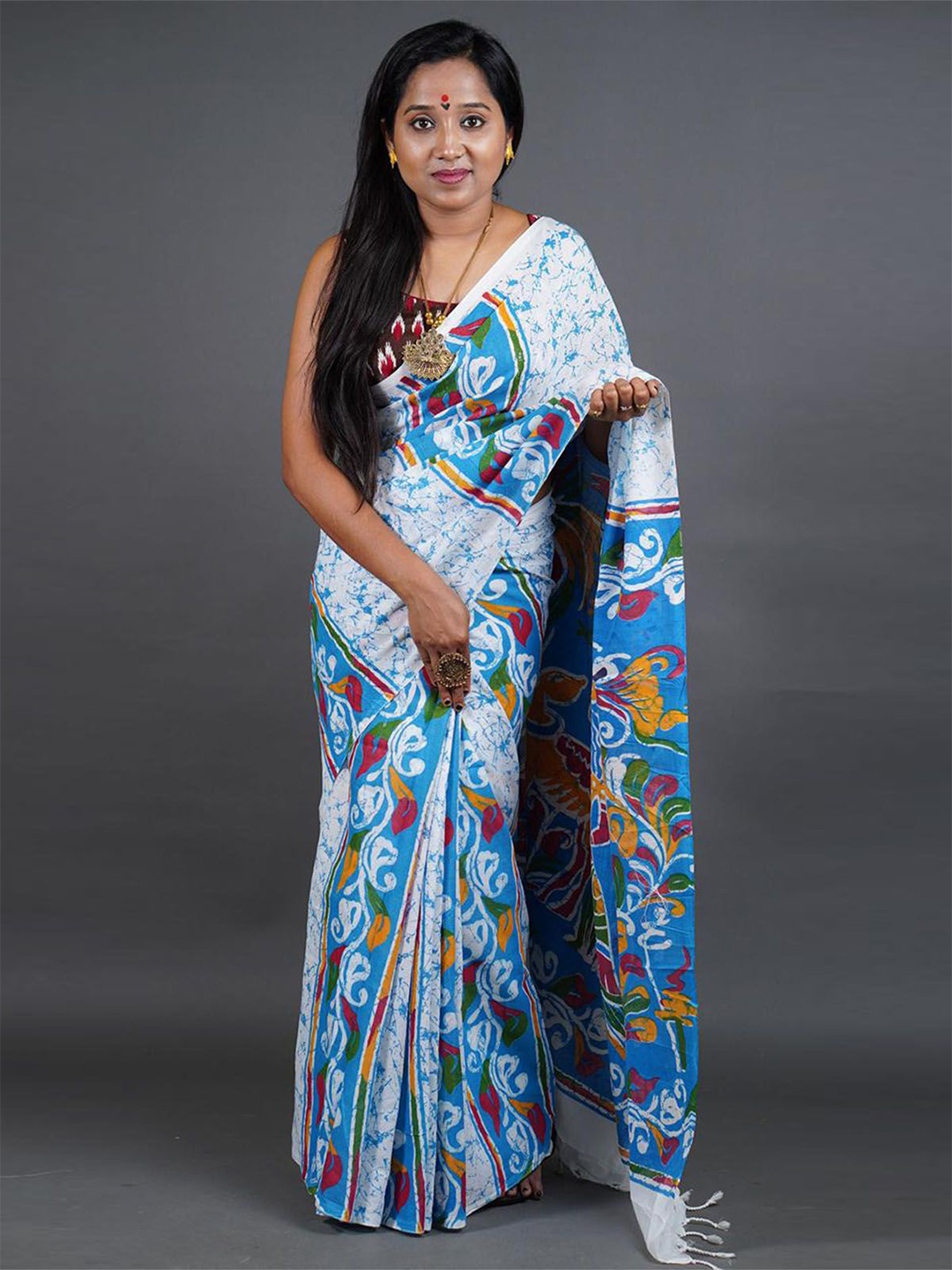 

ODETTE Abstract Printed Saree With Blouse Piece, Blue