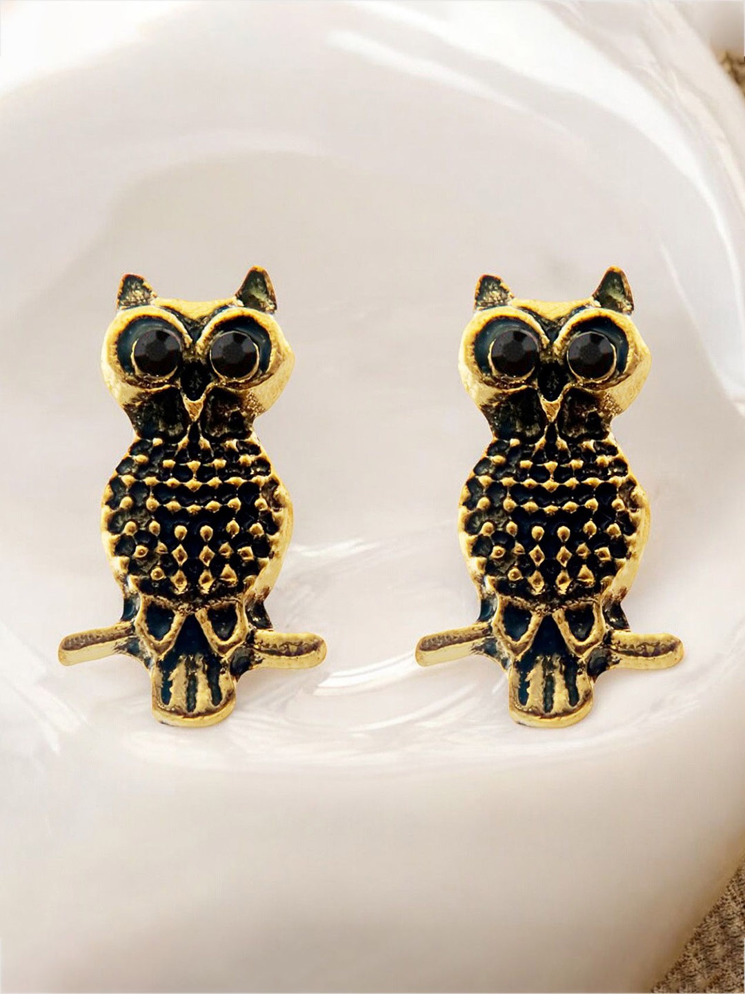 

LUCKY JEWELLERY Contemporary Studs Earrings, Gold