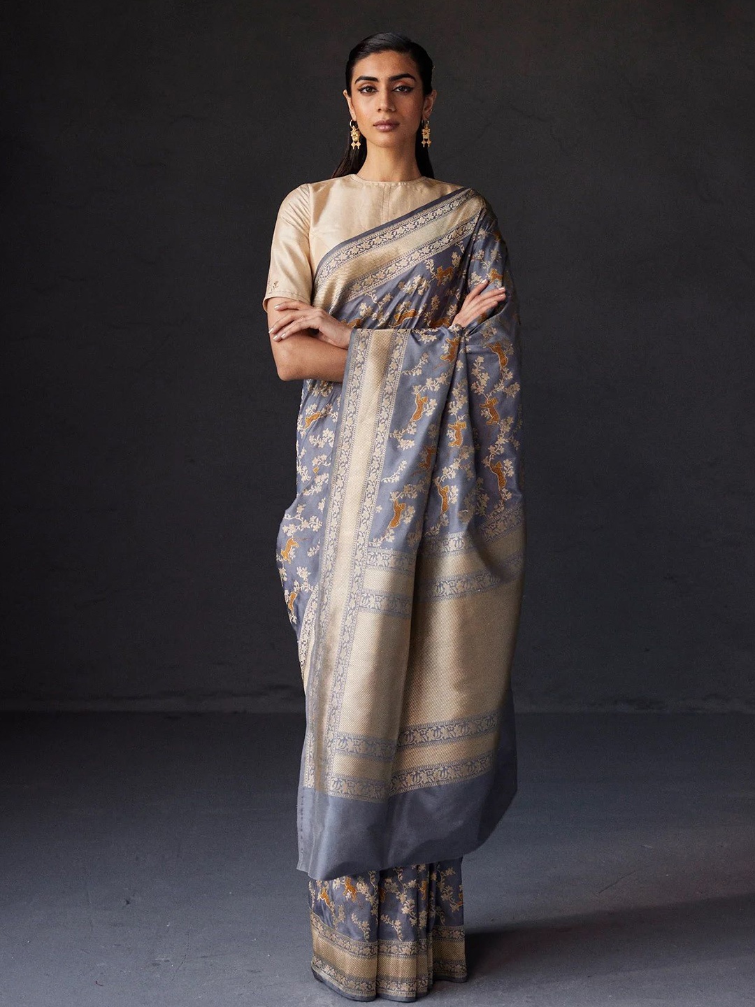 

VASALI Woven Design Silk Blend Kanjeevaram Saree with unstitched blouse piece, Grey