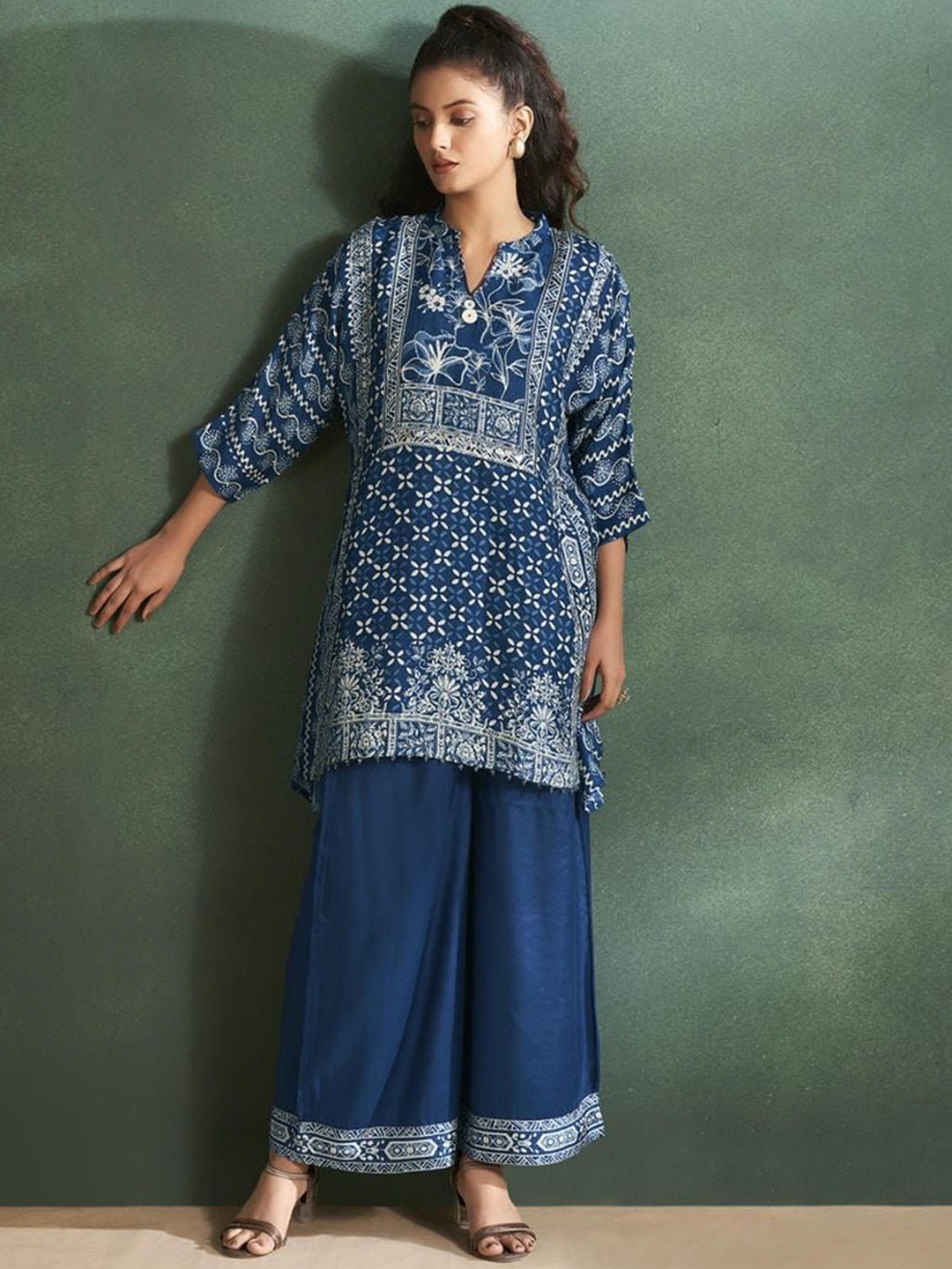 

Kaftanize Floral Printed V Neck Tunic With Trouser, Navy blue