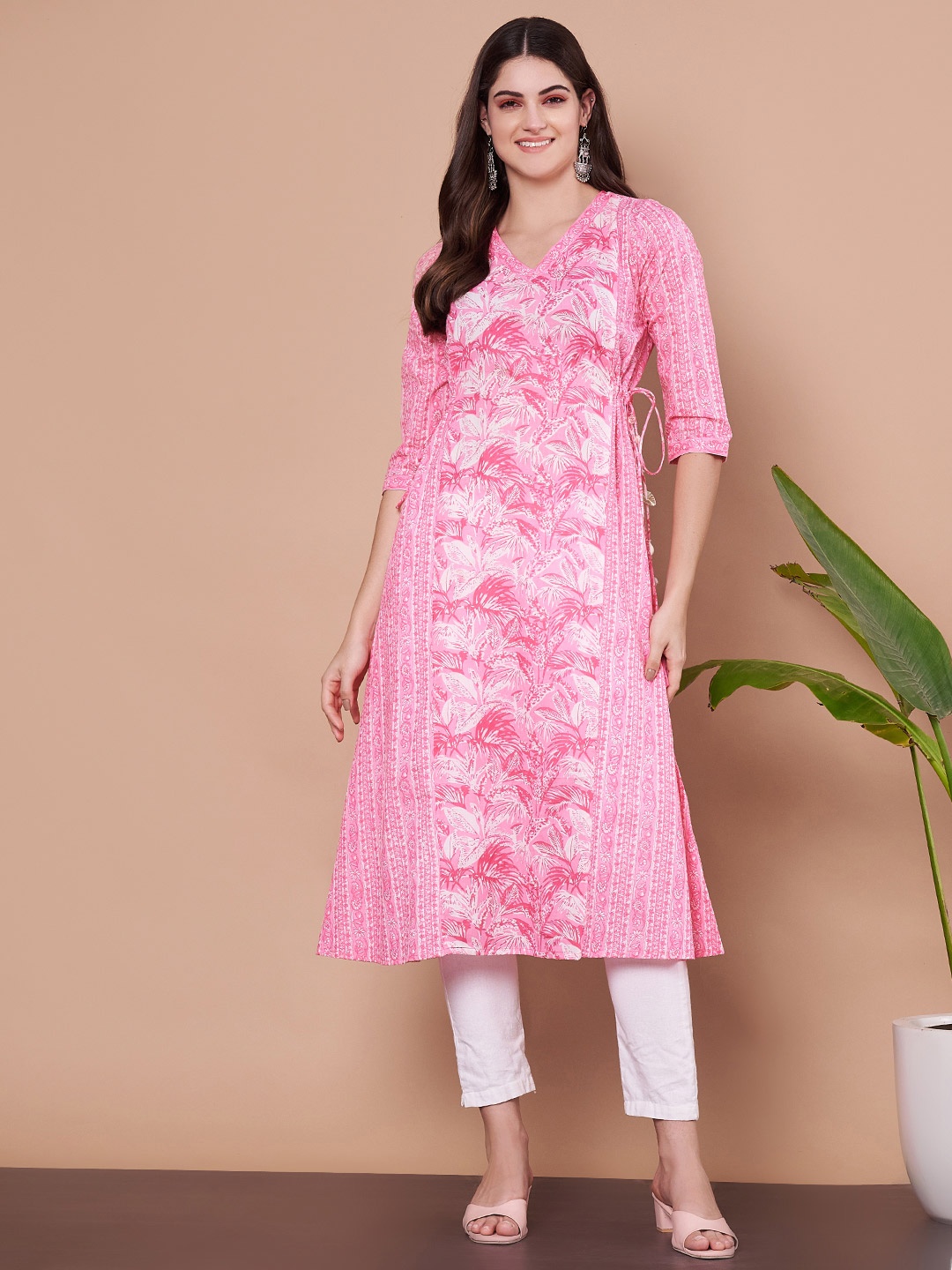 

FABRIC FITOOR Women Floral Printed Keyhole Neck Gotta Patti Floral Kurta, Pink