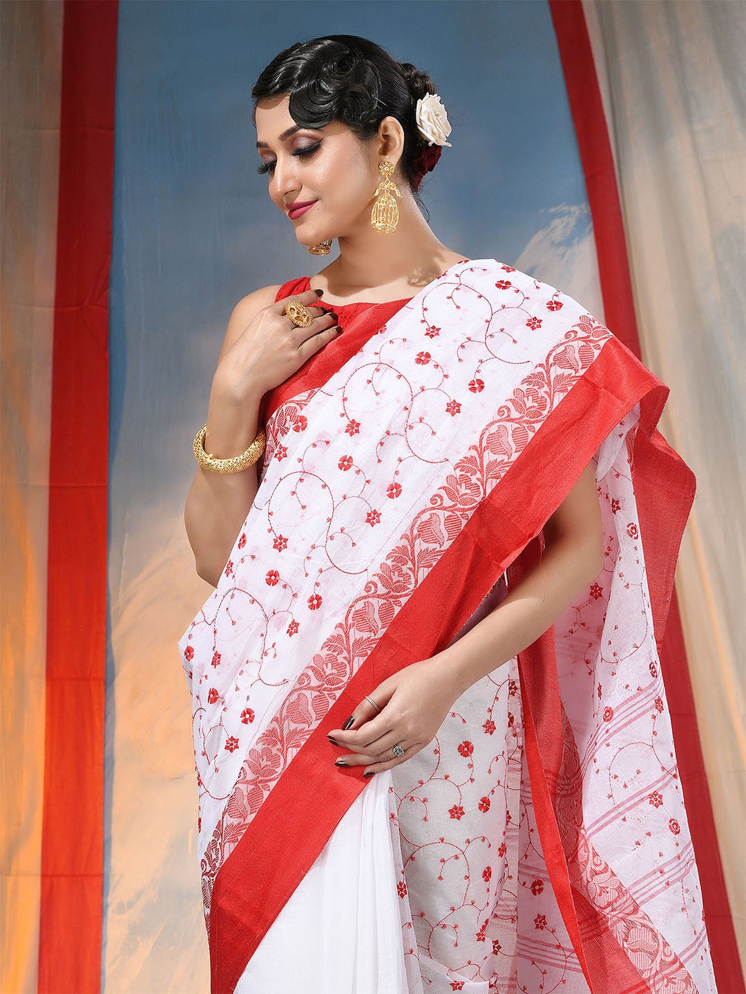 

DESH BIDESH Woven Design Pure Cotton Saree, Red