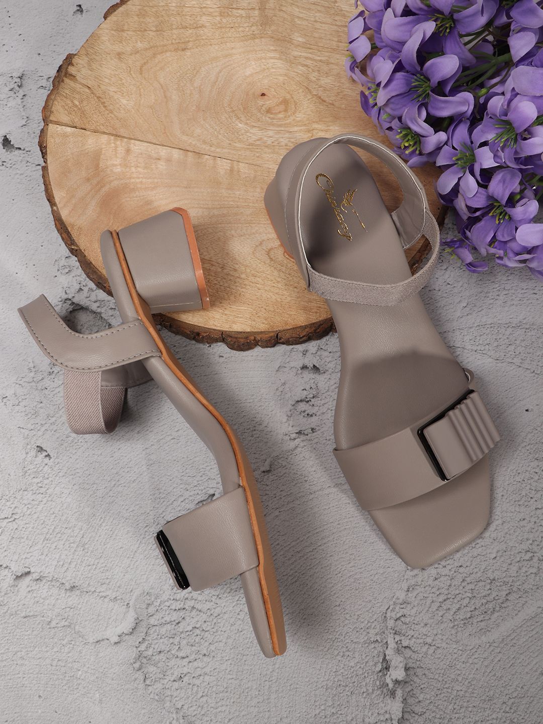 

CHINRAAG Women Block Heel Sandals, Grey