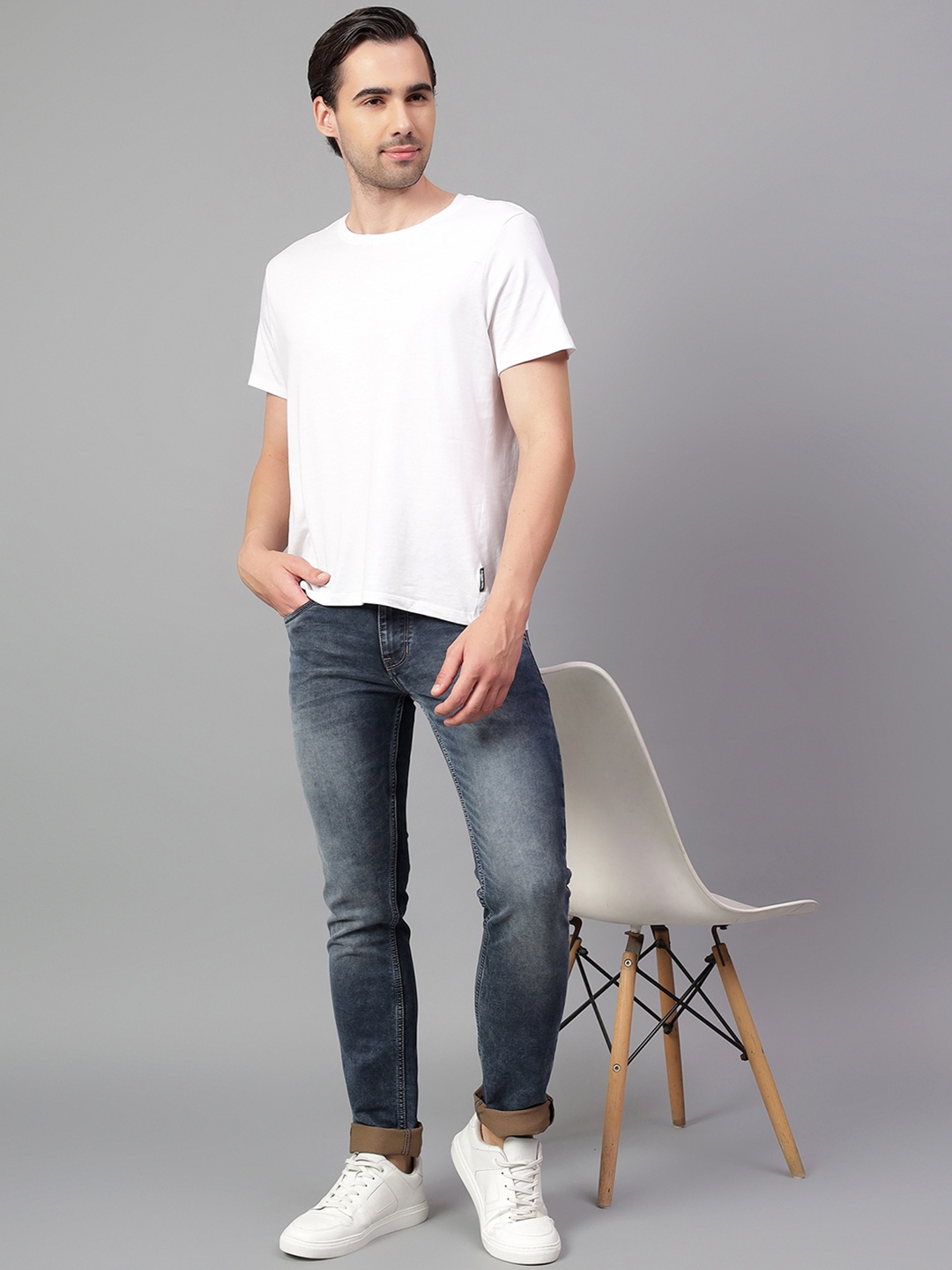 

Cantabil Men Blue Heavy Fade Stretchable Jeans