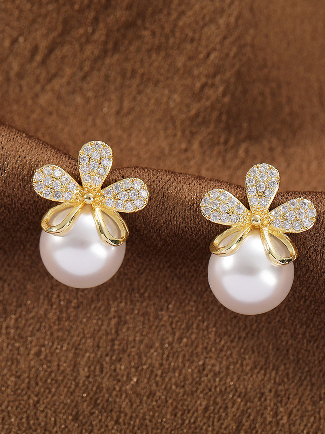 

VAGHBHATT Gold-Plated Floral Shaped Rhinestone Pearls Studded Earrings