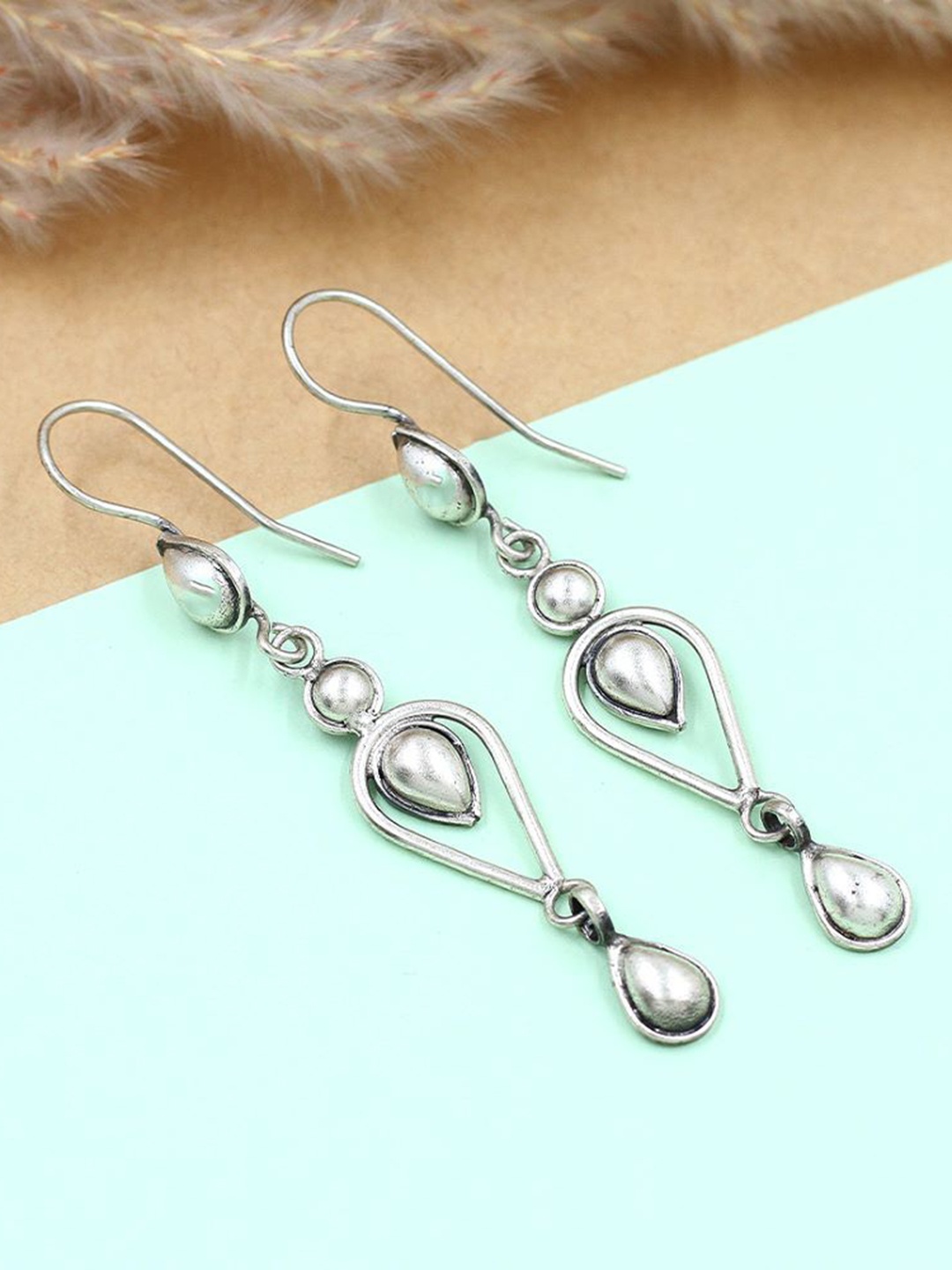 

SANGEETA BOOCHRA Silver Teardrop Shaped Drop Earrings