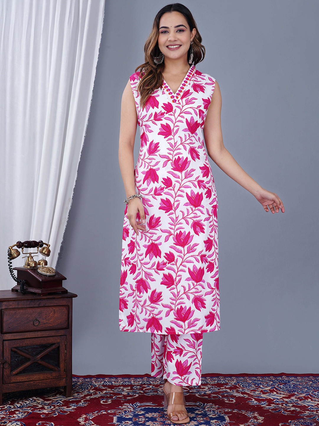 

JAI KURTIES Floral Printed V-Neck Sleeveless Regular Thread Work Kurta With Trouser, Pink