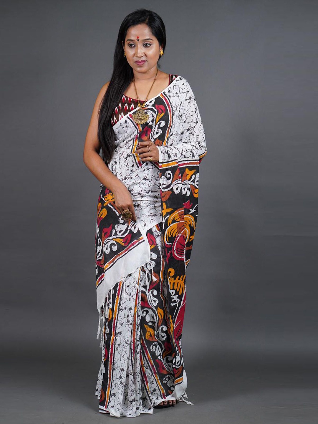 

ODETTE Ethnic Motifs Printed Saree, White
