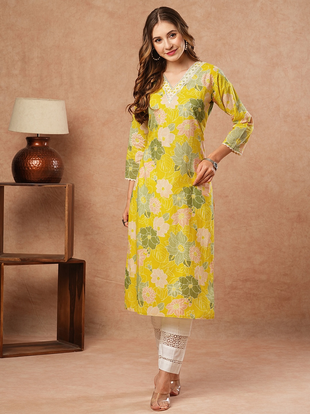 

FASHOR Women Floral Printed Mirror Work Kurta, Yellow