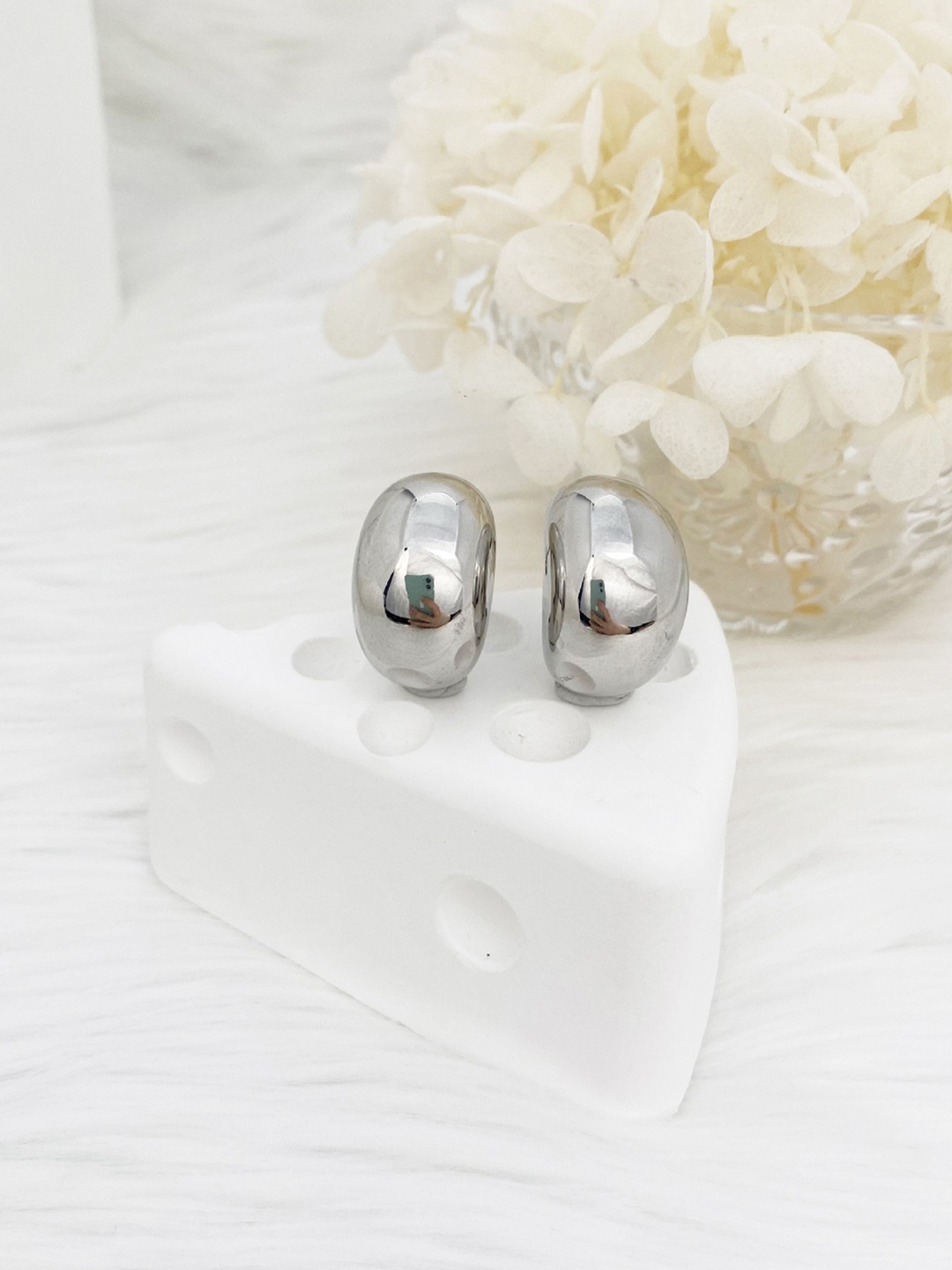 

VAGHBHATT Silver Plated Classic Studs Earrings