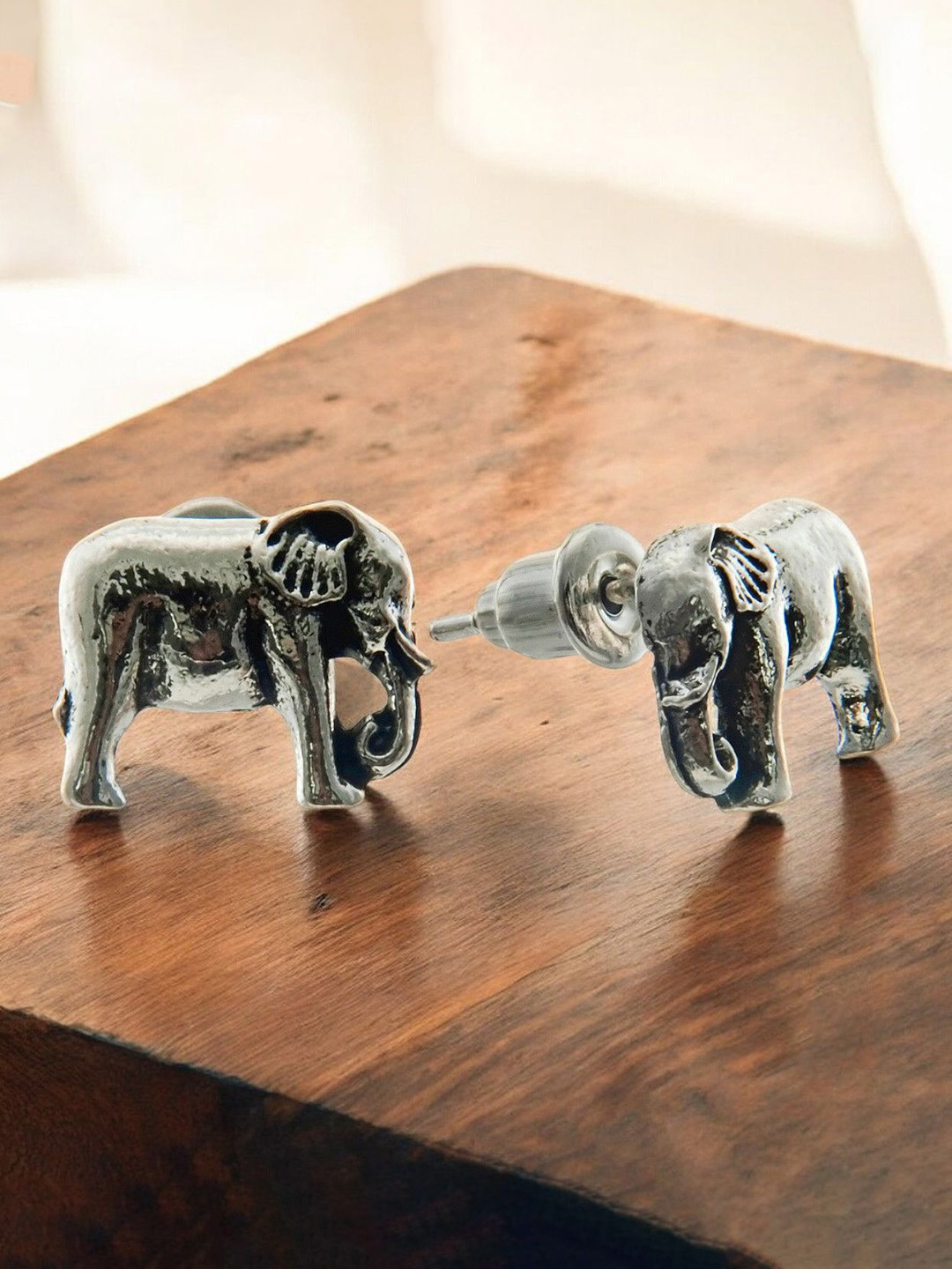 

LUCKY JEWELLERY Studs Earrings, Silver