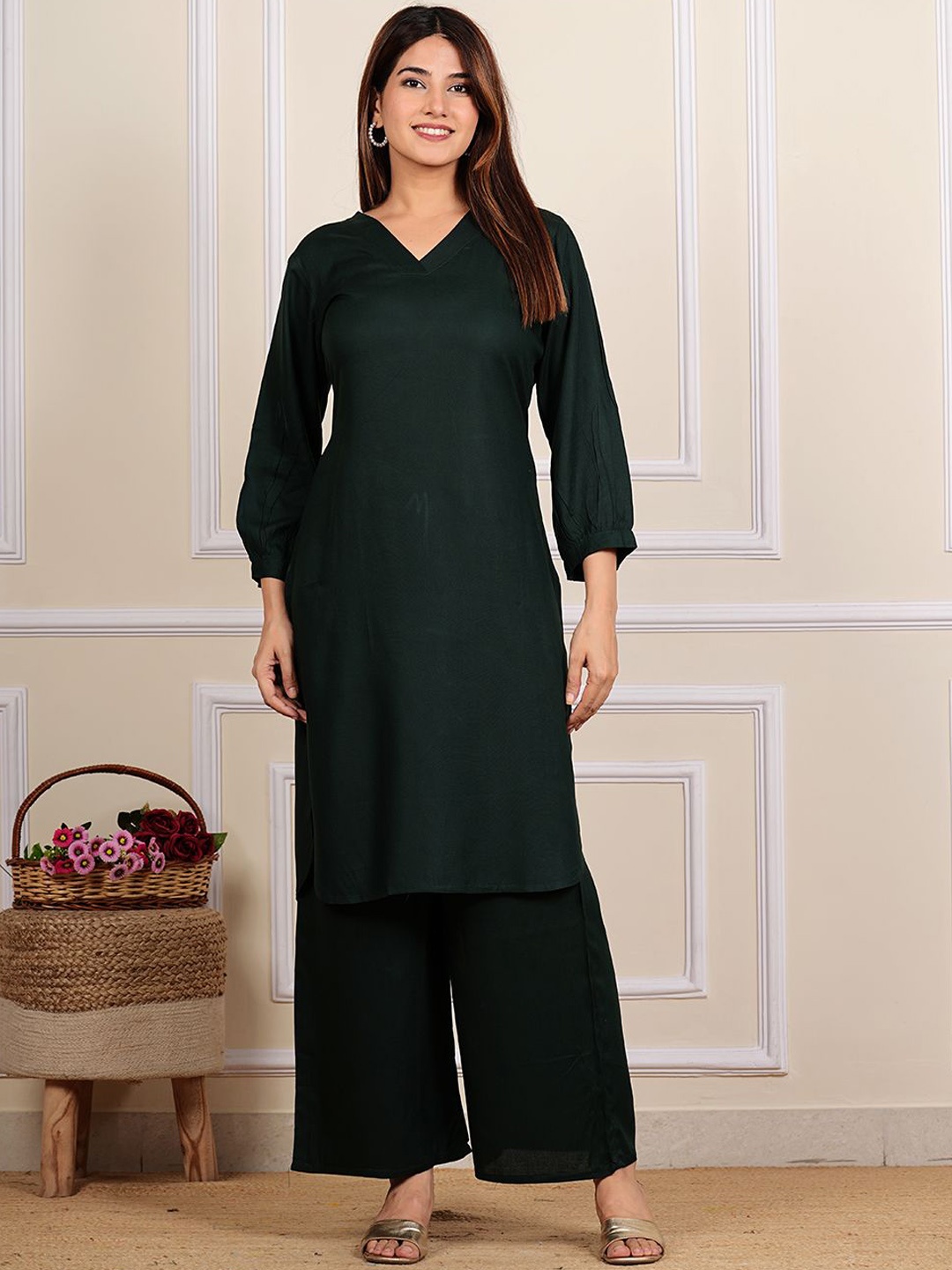 

HEBA V-Nek Puffed Sleeves Regular Straight Kurta with Trousers, Black