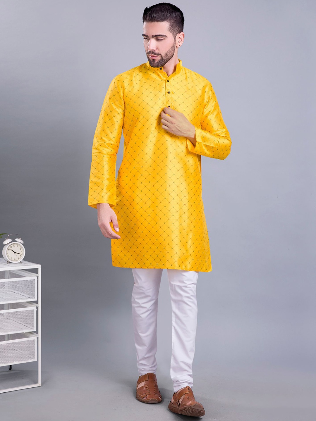 

ENCINO Geometric Printed Band Collar Straight Kurta, Yellow