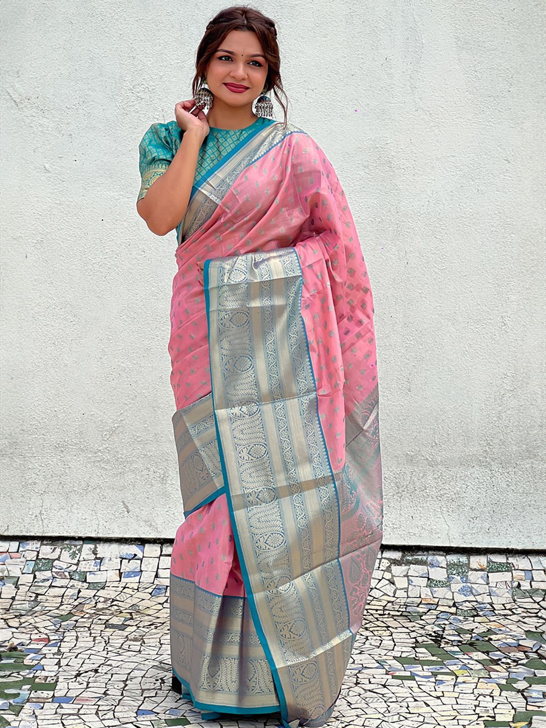 

Ishin Woven Design Zari Tissue Saree, Pink