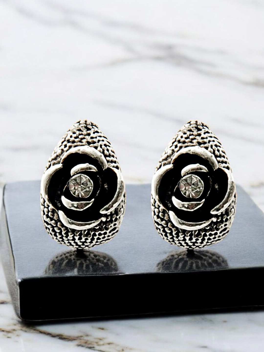 

LUCKY JEWELLERY Studs Earrings, Silver