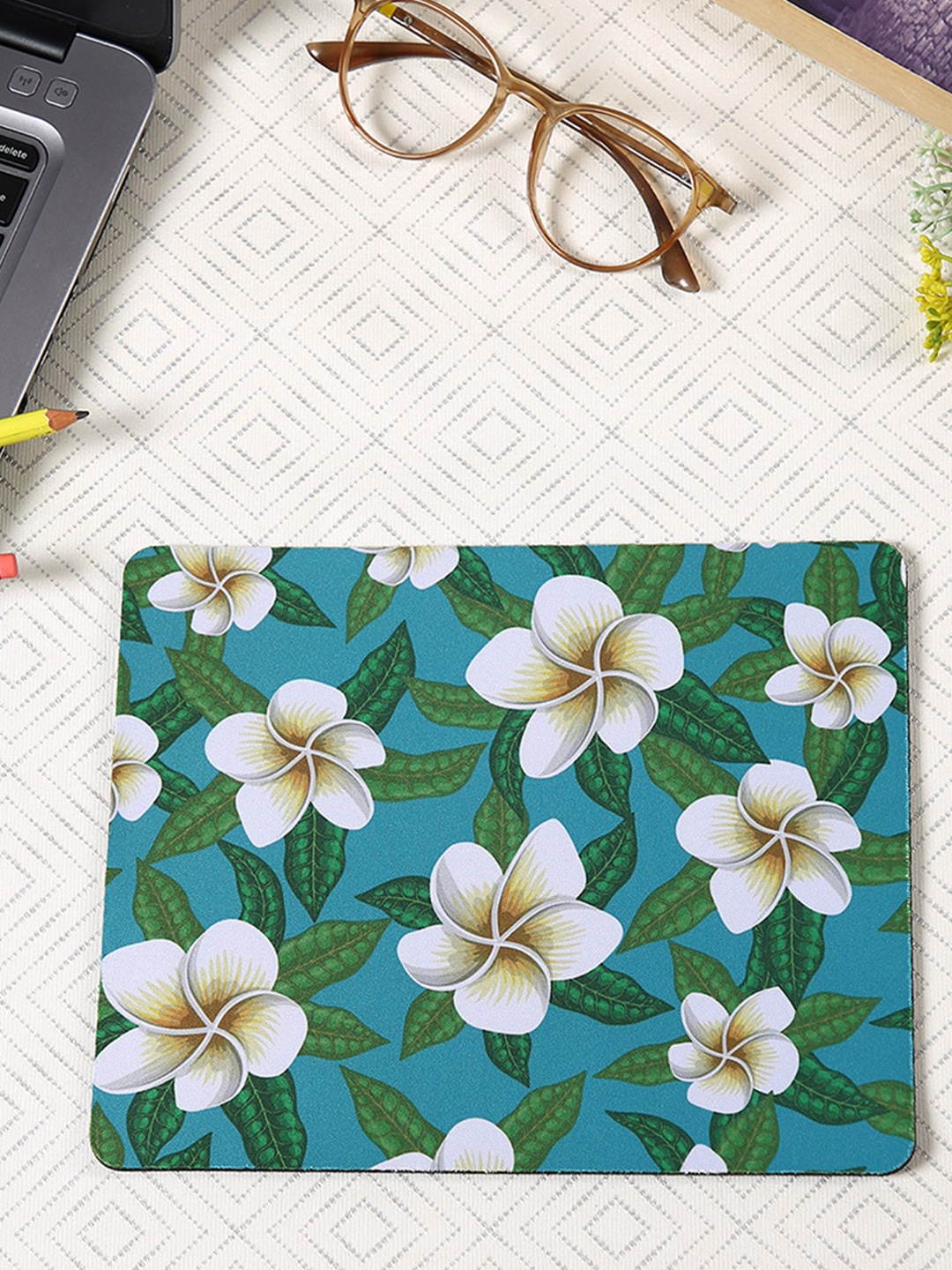 

PENTADECO Green & White Floral Printed Square Shaped Note Pad Stationery