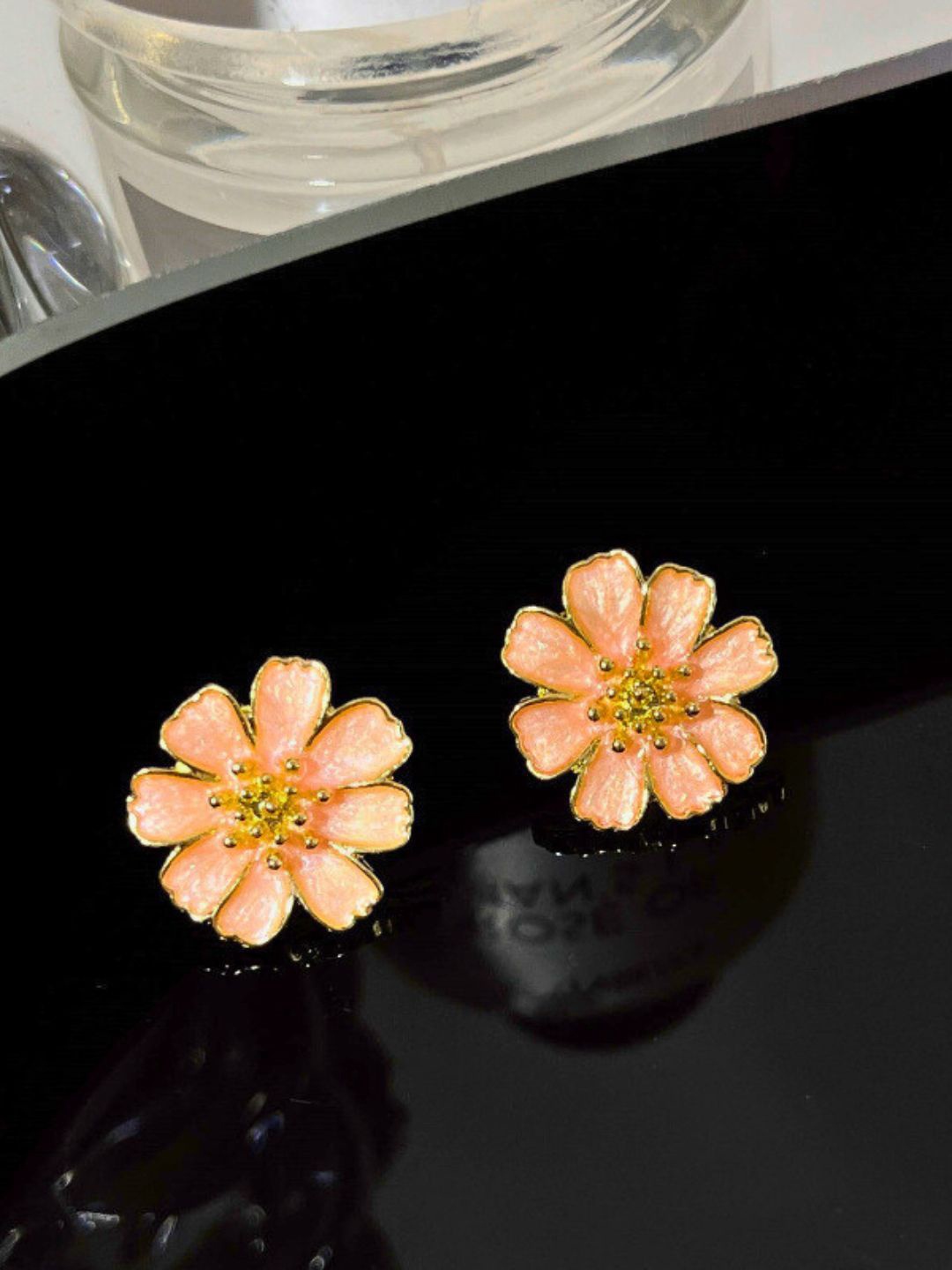 

DressBerry Orange Gold Plated Floral Shaped Studs