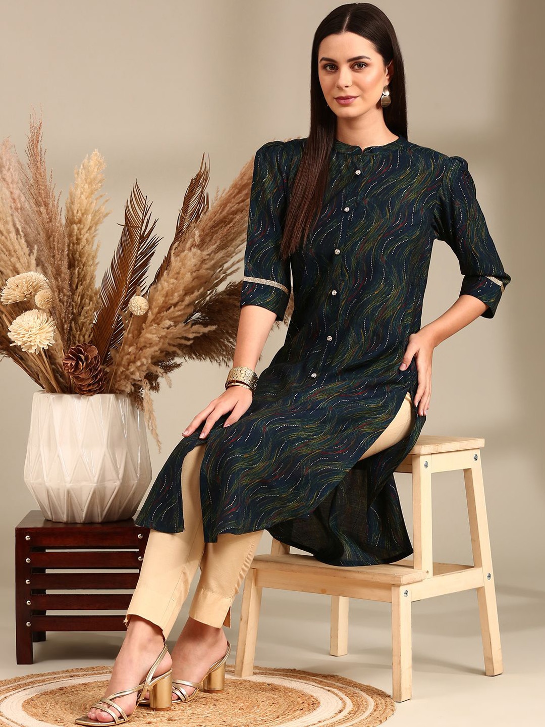 

Anouk Abstract Printed Mandarin Collar Puffed Sleeves Straight Kurta, Navy blue