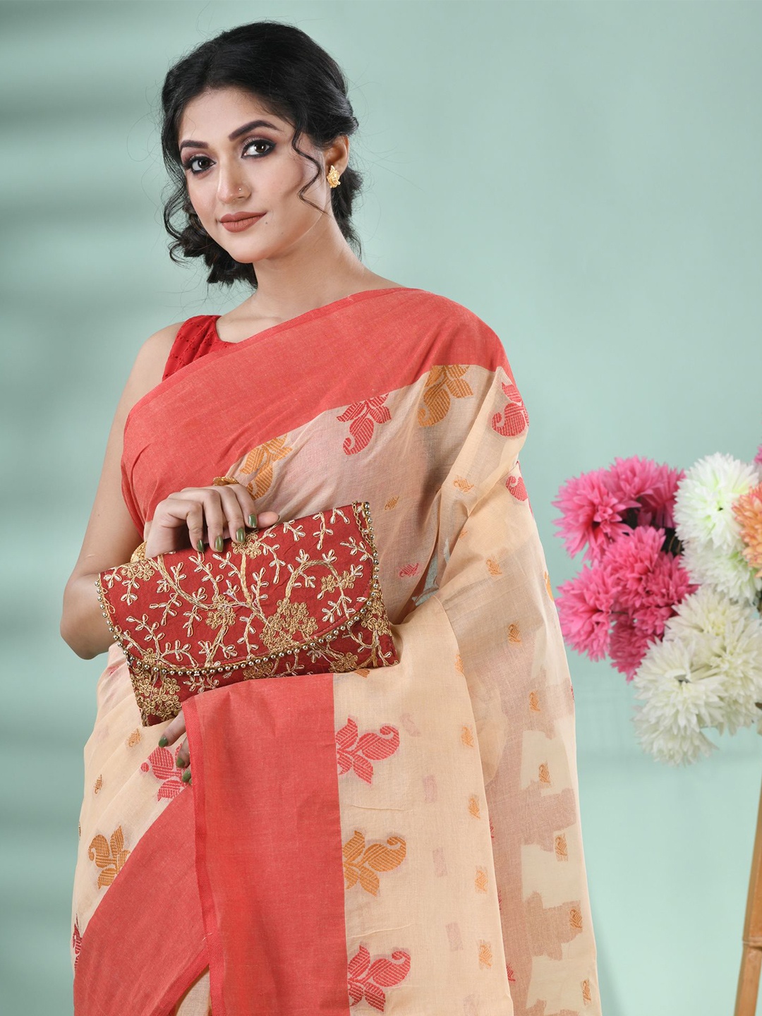 

DESH BIDESH Woven Design Pure Cotton Saree, Cream