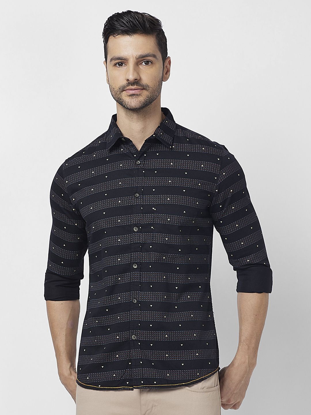 

SNX Men Spread Collar Horizontal Striped Cotton Tailored Fit Casual Shirt, Black