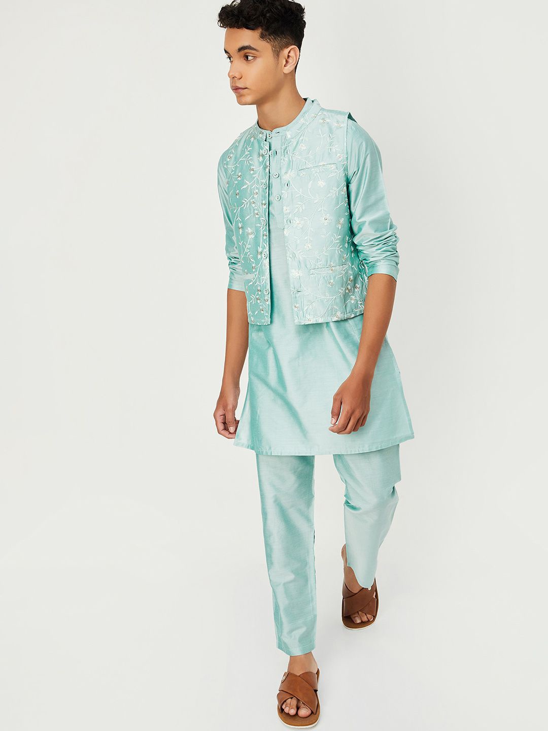 

max Boys Mandarin Collar Kurta With Trouser & Nehru jacket, Green