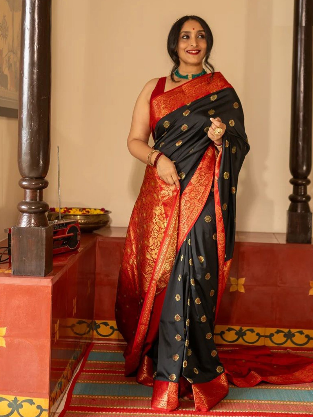 

VASALI Woven Design Zari Designer Kanjeevaram Saree, Black