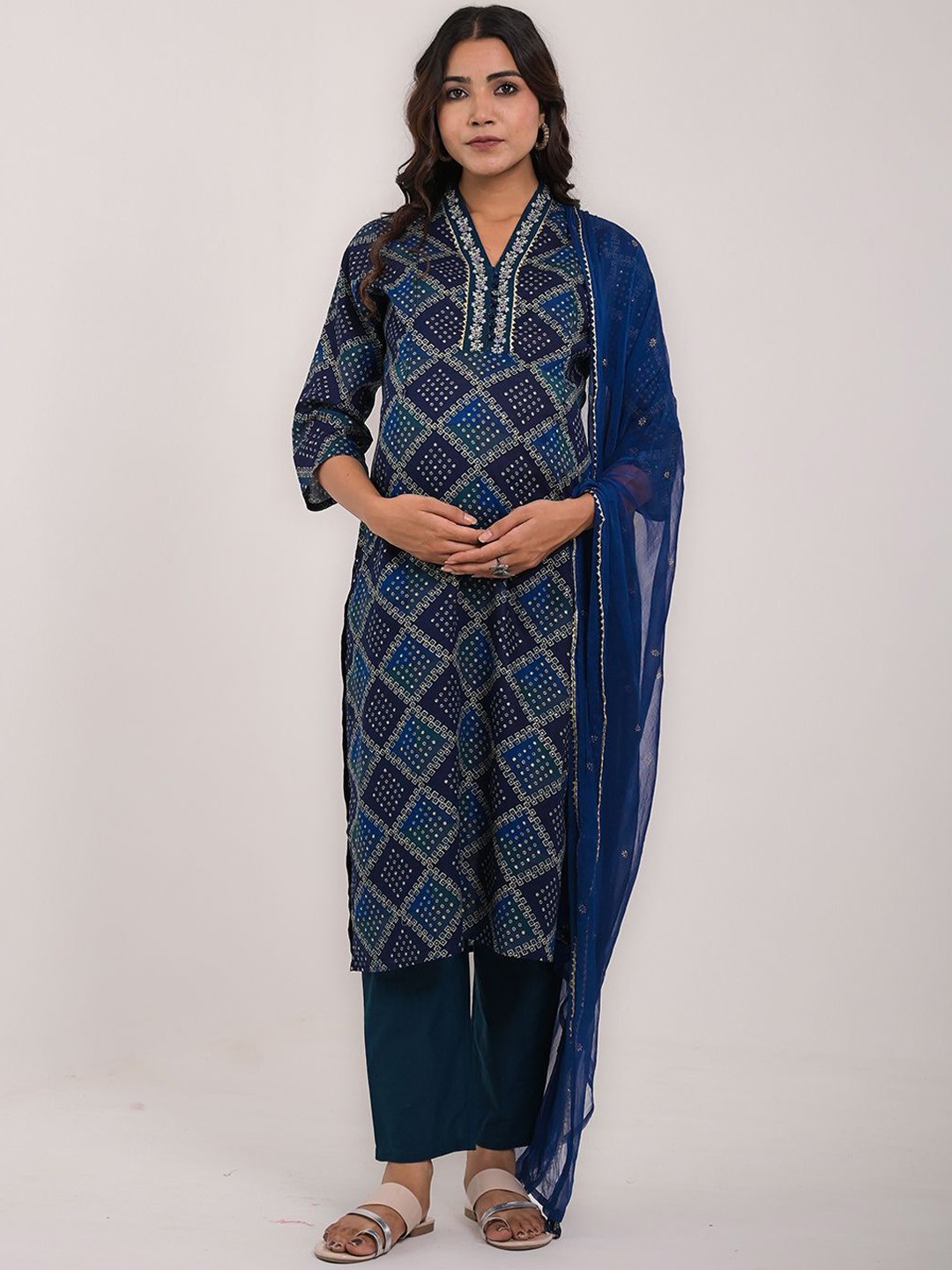 

mumzhug Bandhani Printed Sequinned Pure Cotton Maternity Kurta With Trouser & Dupatta, Blue