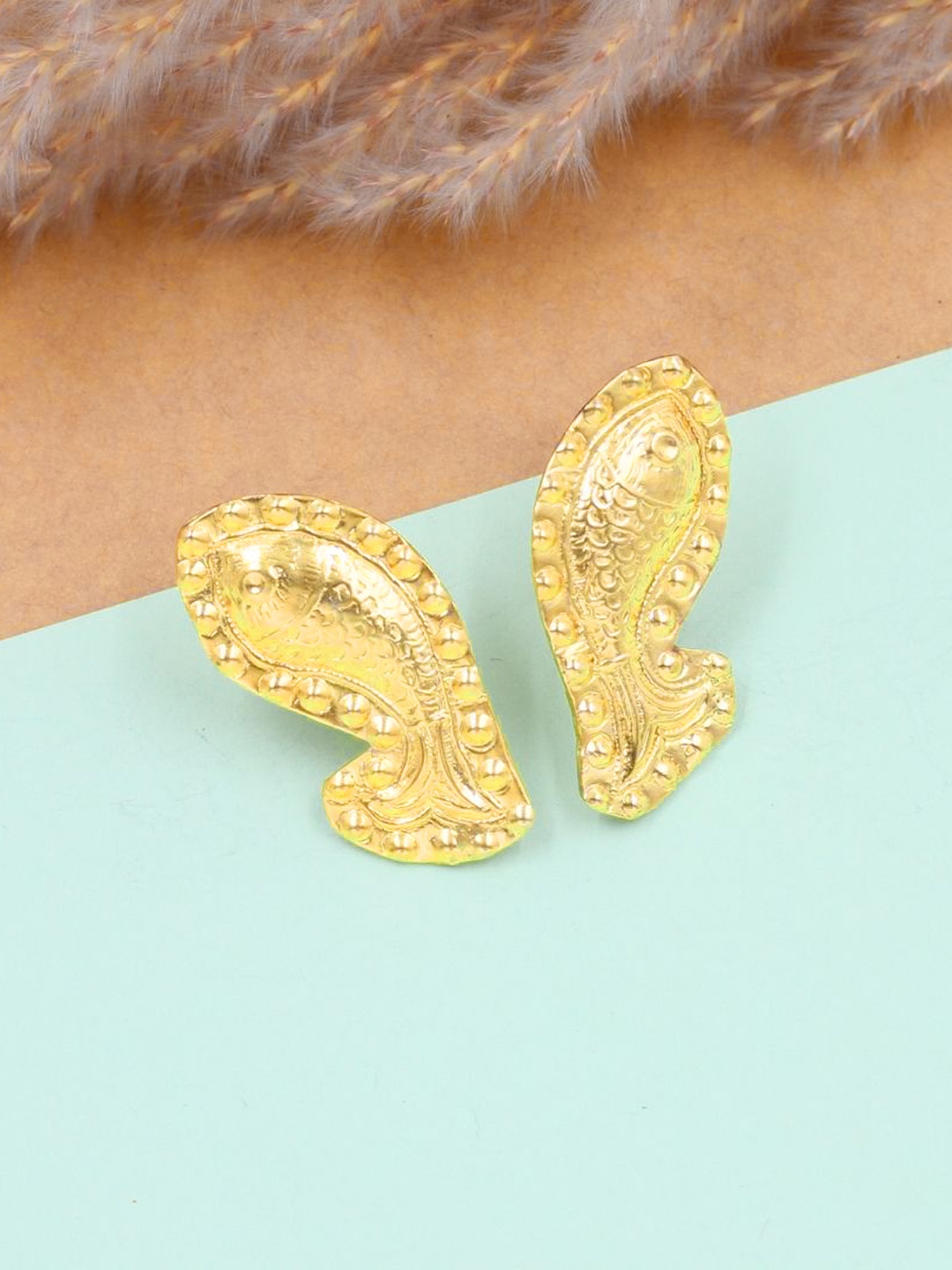 

SANGEETA BOOCHRA Golden Touch Silver Gold-Plated Contemporary Studs