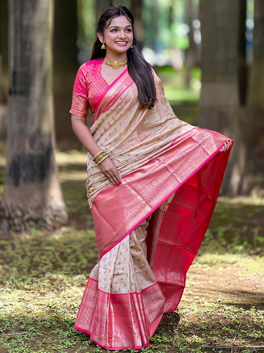 

Ishin Women Woven Design Zari Tissue Saree, Cream